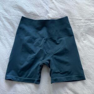 Alphalete Amplify blue shorts